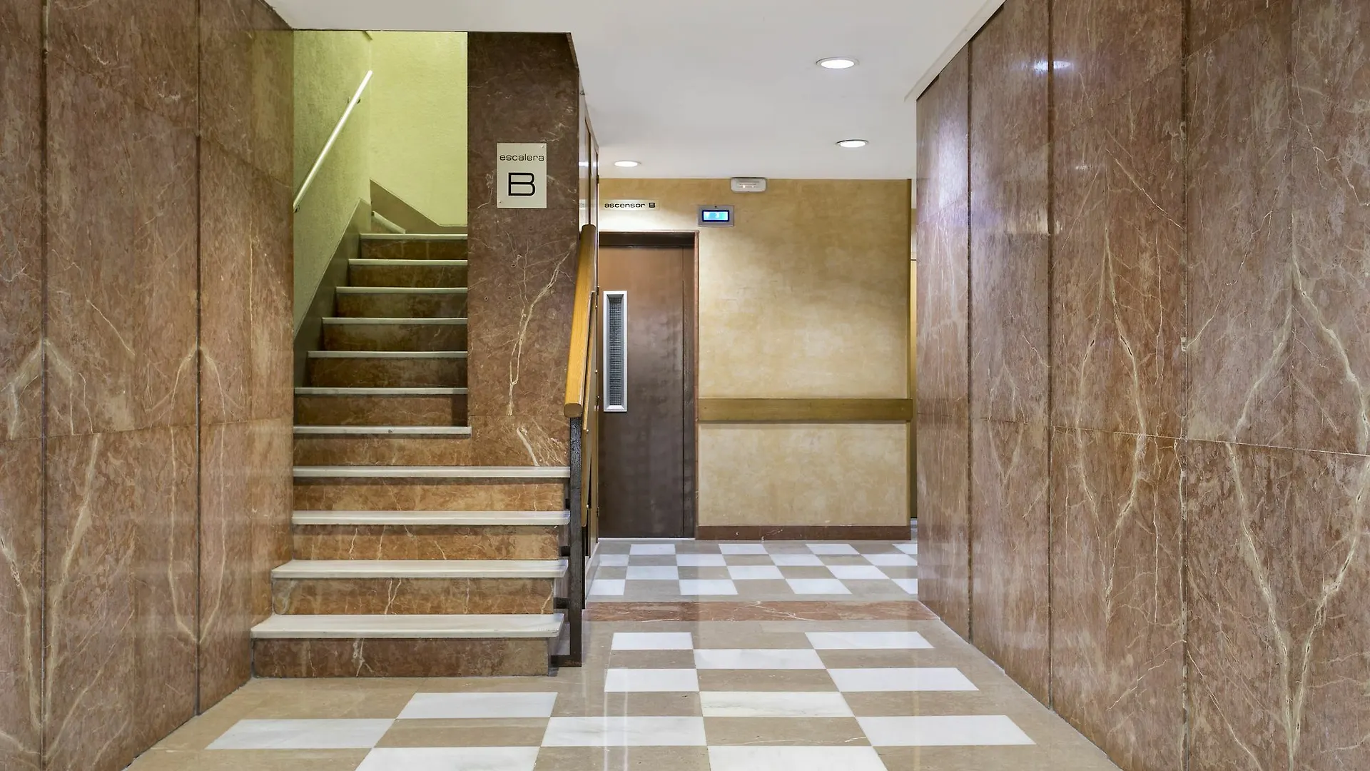 Beautiful Apt Next To The Sagrada Famila Barselona 0*,  İspanya